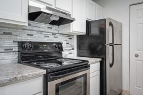 Tigard apartment for rent - Riverwood | Kitchen Stove and Fridge