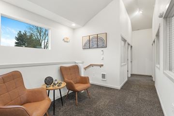 Keizer apartment for rent - A living room with two chairs and a table.