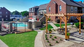 Gladstone apartment for rent - large pool gladstone missouri apartment rental