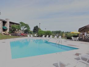 Valparaiso apartment for rent - A large swimming pool surrounded by white lounge chairs.