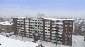 Ottawa apartment for rent - A large building with a lot of windows covered in snow.