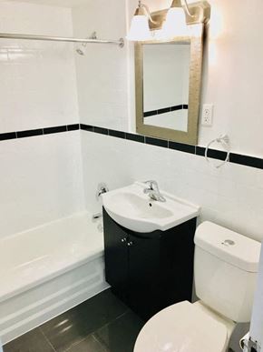 Toronto apartment for rent - a bathroom with a toilet and a sink and a tub
