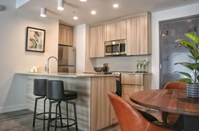 Pointe-Claire apartment for rent - a kitchen with a bar and a dining table