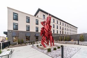Grand Rapids apartment for rent - Statue