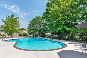Hampton apartment for rent - pool