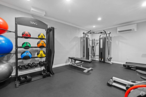 Hampton apartment for rent - a home gym with weights and equipment