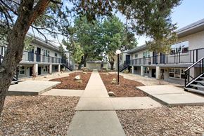 Aurora apartment for rent - Courtyard View at Xanadu Apartment Homes, Aurora
