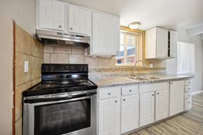 Aurora apartment for rent - Modern Kitchen at Quari Street Apartments, Aurora, CO 80011
