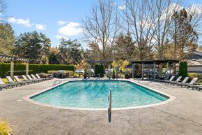 Kent apartment for rent - A large outdoor swimming pool surrounded by lounge chairs and trees.