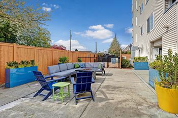 Outdoor patio lounge