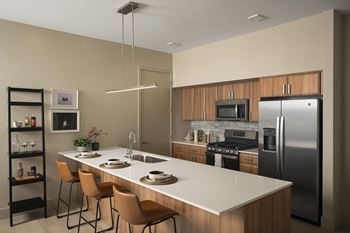 Quartz countertops & stainless steel appliances