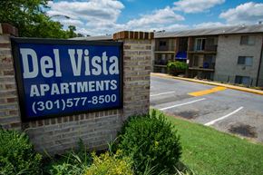 Lanham apartment for rent - Del Vista Apartments Signage 04
