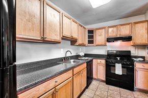 Gaithersburg apartment for rent - Spring Ridge Apartments full kitchen with black appliances