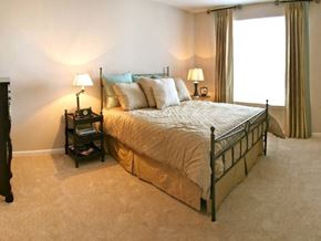 Midlothian apartment for rent - A bedroom with a large bed and two lamps on either side of the bed.