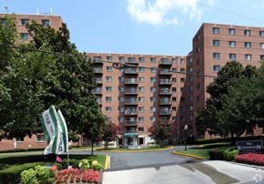 Kensington apartment for rent - Building Exterior at Kensington House, Kensington, Maryland