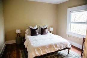 Detroit apartment for rent - a bedroom with a bed and two windows