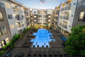 Dallas apartment for rent - Apartments in Knox-Henderson, TX - Larq Henderson Resort-style pool area