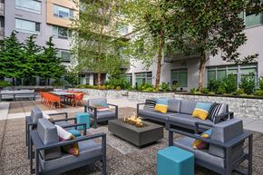 Bellevue apartment for rent - Apartments in Bellevue WA near Amazon - Metro 112 Apartments - courtyard