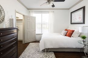 Hutto apartment for rent - Glenhaven at Star Ranch - Near Meadow Lake Park Hutto, TX - vinyl plank flooring
