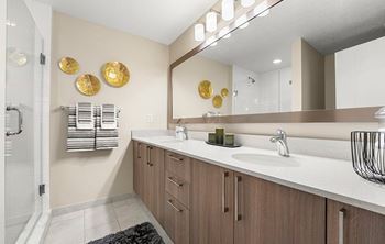 Frameless separate showers