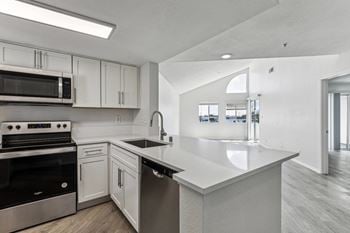 20-Foot vaulted ceilings*