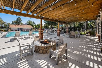 Fire pit and outdoor lounge