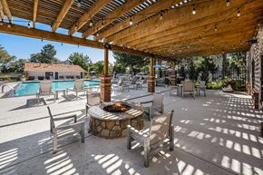 Aurora apartment for rent - Poolside firepit and seating