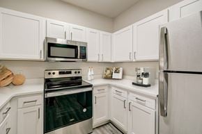 Westminster apartment for rent - Kitchen with stainless steel appliances