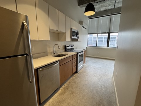 Floor plan for 1 bed, 1 bath, 605 sqft