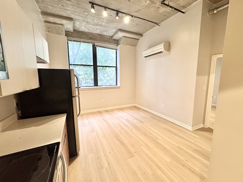 Floor plan for 1 bed, 1 bath, 697 sqft