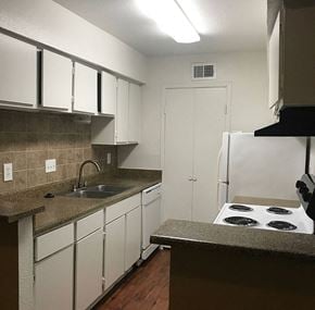 Houston apartment for rent - Great counter space.
