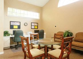 Houston apartment for rent - Internet Café Comes with Computers, Printers and Coffee Bar!