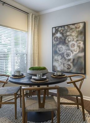Sanford apartment for rent - Sanford Lake's Edge Apartments dining area with crown molding