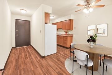 Davenport apartment for rent - A kitchen with a table and chairs.