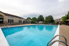 Davenport apartment for rent - A large swimming pool at Indian Ridge Apartments, Iowa