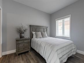 Kingston apartment for rent - a bedroom with a bed and a window