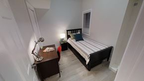 Ottawa apartment for rent - a small bedroom with a bed and a desk