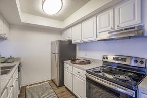 Lakeland apartment for rent - A kitchen with a stove and refrigerator.