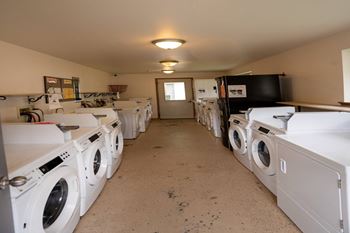 Centralized laundry facilities (24-hour access)