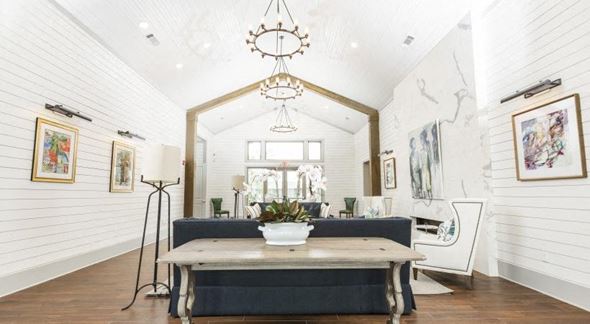 Fairhope apartment for rent - The Retreat at Fairhope Village leasing office with stunning white and wood decor in Fairhope, AL