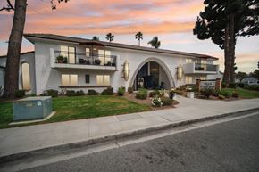 Camarillo apartment for rent - The front of Villa Campana at sunset