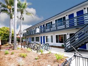 Goleta apartment for rent - A blue and white building with bicycles parked in front.