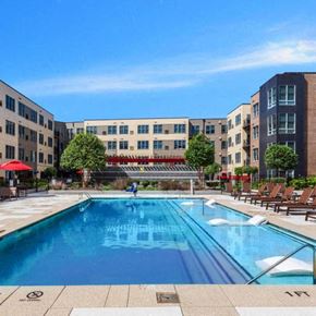Englewood apartment for rent - a swimming pool in the middle of an apartment building