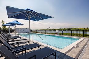 Bayonne apartment for rent - A pool with sun loungers and umbrellas.