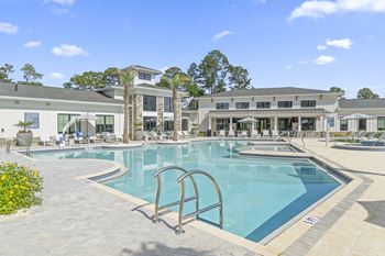 Invigorating swimming pool