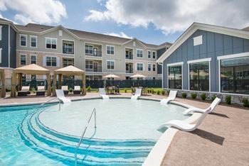Invigorating swimming pool