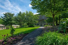 Pittsburgh apartment for rent - Walkway Path at North Pointe Commons Apts, Pittsburgh, PA