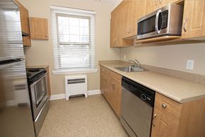 Winnipeg apartment for rent - 250 Broadway Apartment