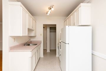 Winnipeg apartment for rent - 365 Edison Avenue