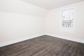 Winnipeg apartment for rent - 840 Grosvenor Duplex House Rental